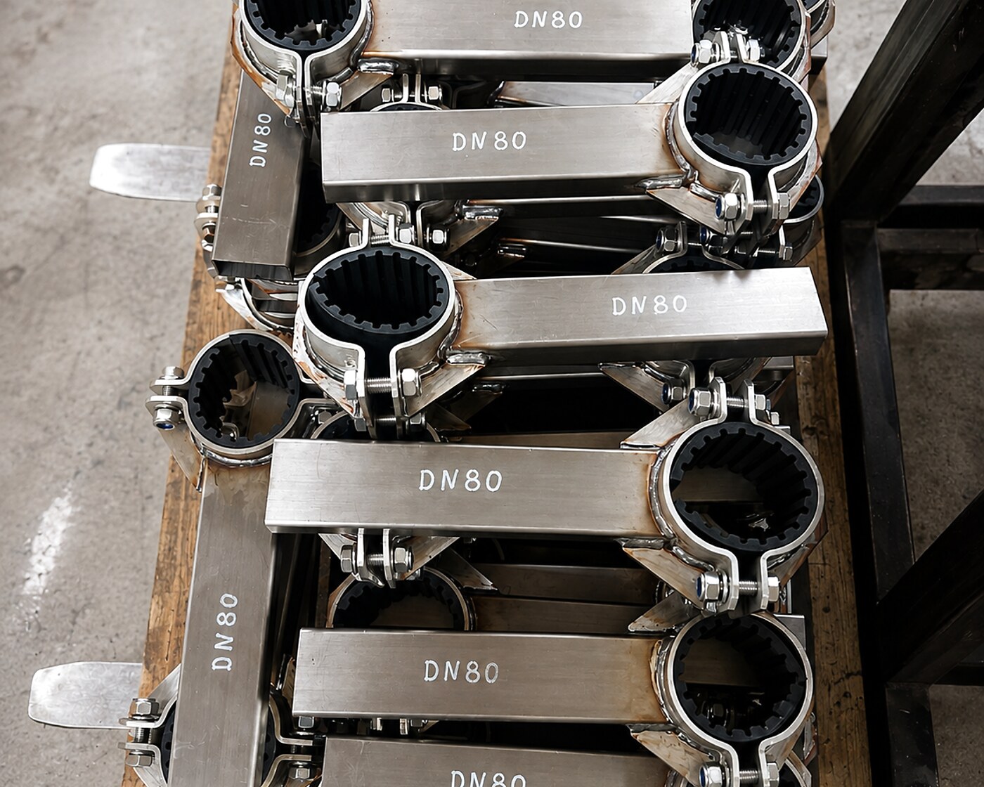Stainless-steel DN pipe clamps for process equipment