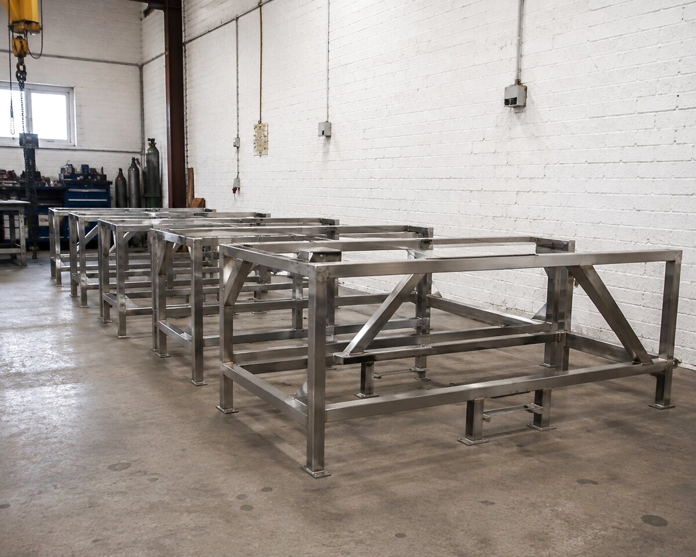Long welded stainless-steel support structures
